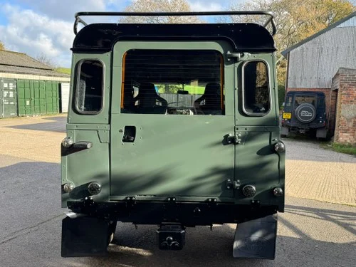 Land Rover Defender 110 300Tdi