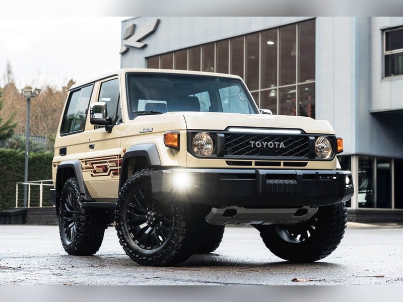 Toyota Land Cruiser J70 4