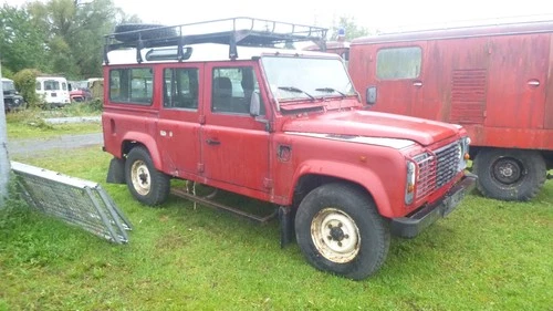 Land Rover Defender Station 110 300